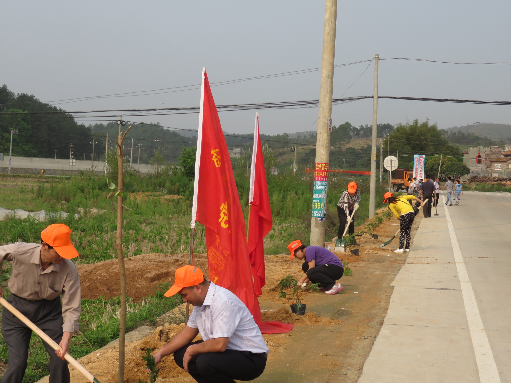 3月19日，龍圩區(qū)人民政府麥用潤副區(qū)長、大坡鎮(zhèn)政府鐘柱海書記、桂東公路管理局陳志武書記、蒼梧公路管理局樂金梅局長等領(lǐng)導(dǎo)與