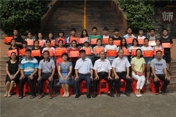 藤縣總工會開展2015年金秋助學金發(fā)放活動