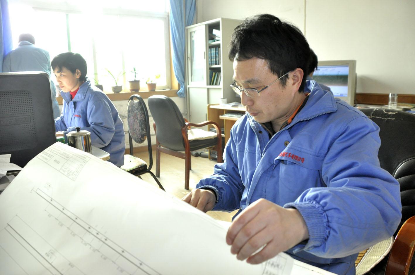 梧州職工：以勞模為榜樣，做好本職工作