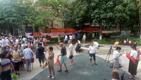 2021年9月17日市總工會(huì)聯(lián)合職工燈謎協(xié)會(huì)來(lái)到藍(lán)天港灣小區(qū)舉辦&ldquo;我們的節(jié)日.中秋&rdquo;燈謎展猜及詩(shī)詞協(xié)會(huì)進(jìn)機(jī)關(guān)、社區(qū)、家庭宣傳活動(dòng)4