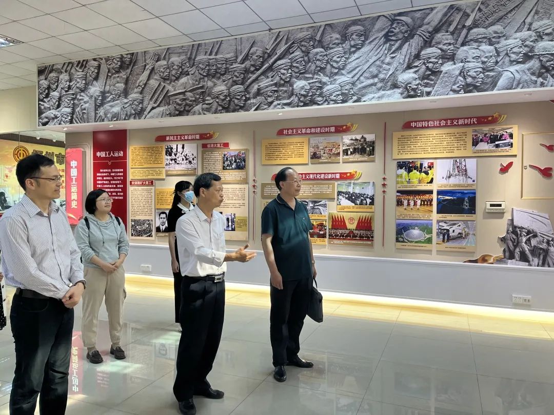 市建設(shè)詩詞曲示范市專家組到市總工會開展調(diào)研