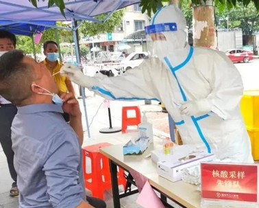 【“工”同抗疫 “會”聚力量】白衣執(zhí)甲，勇往直前！我市醫(yī)護(hù)人員奮戰(zhàn)在核酸采篩一線