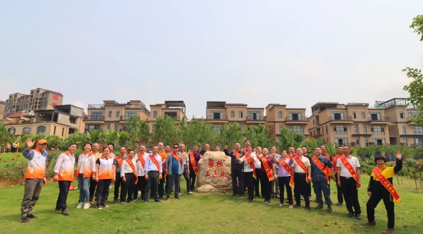 不負春光添新綠 勞模工匠植樹忙