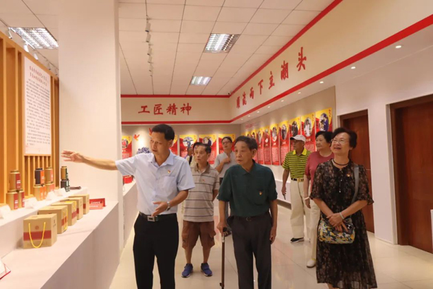 退休不褪色，丹心永向黨丨市總工會(huì)退休黨支部開展主題黨日活動(dòng)