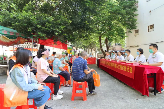 【創(chuàng)建全國文明城】關(guān)愛老人 傳遞愛心