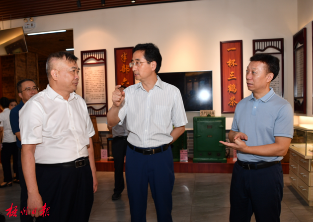 保護(hù)傳承紅色資源 創(chuàng)新建設(shè)工人隊(duì)伍丨張曉欽來梧檢查調(diào)研條例實(shí)施和工會(huì)工作