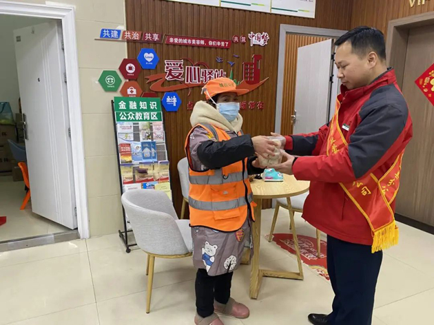 冬至團(tuán)圓日，工會(huì)服務(wù)暖心間