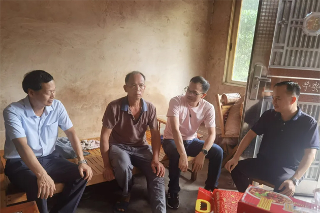 市總工會(huì)開(kāi)展入戶走訪，助力鄉(xiāng)村振興工作