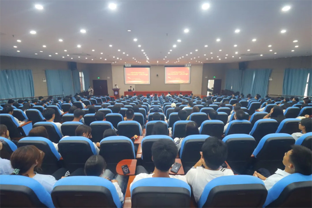 【勞模工匠進(jìn)校園】弘揚(yáng)勞模精神 點(diǎn)亮青春夢(mèng)想