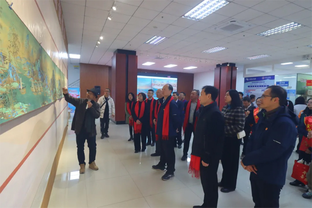 長(zhǎng)卷畫《萬里茶船古道圖》在市職工之家展出引起轟動(dòng)