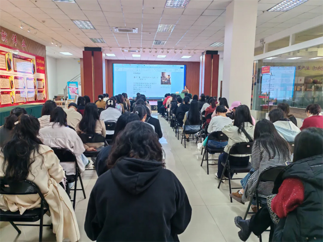 “花”樣過節(jié)，綻放巾幗芳華系列（七）丨市總工會(huì)舉辦主題詩歌講座感悟語言魅力
