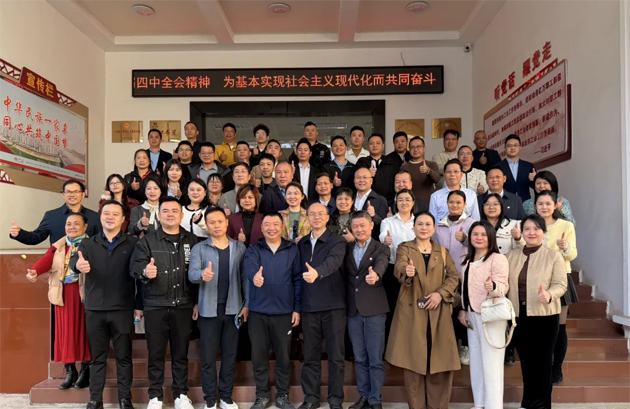 翰墨飄香迎“家人”，共話發(fā)展譜新篇｜我市多家基層工會(huì)及社會(huì)組織走進(jìn)市職工之家觀展交流