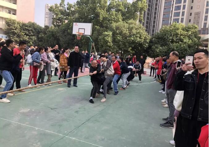 龍圩區(qū)總工會開展“慶元旦、迎春節(jié)”職工趣味體育活動