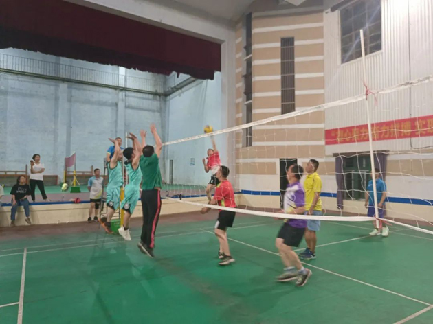 運(yùn)動(dòng)點(diǎn)燃激情，拼搏展現(xiàn)風(fēng)采