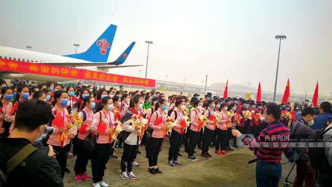 今天，梧州的英雄辭別黃鶴樓回家了