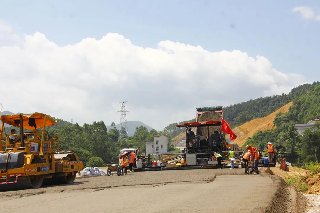 蒙山縣總工會模范引領(lǐng)加快荔玉高速公路蒙山段施工進度