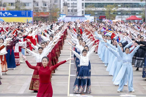 【跟黨奮進(jìn)新征程 巾幗建功新時(shí)代】梧州市第十二屆婦女國(guó)風(fēng)趣味體育運(yùn)動(dòng)會(huì)暨“梧家巧姐姐”國(guó)潮集市，精彩綻放！