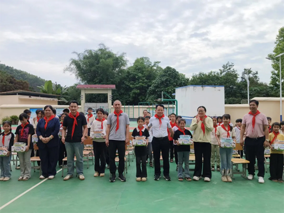 龍圩區(qū)總工會開展“情暖六一 愛伴成長”2025年“六一”兒童節(jié)關愛活動