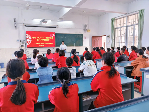 萬秀區(qū)總工會舉辦勞模工匠進校園主題宣講會