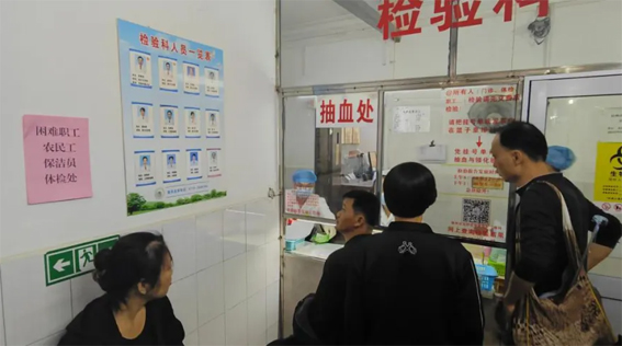 龍圩區(qū)總工會為困難職工、農(nóng)民工等群體人員開展免費(fèi)體檢活動