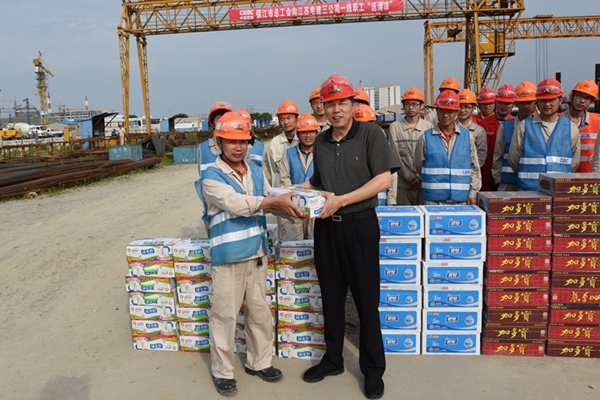 鎮(zhèn)江市總工會(huì)“三送”慰問(wèn)融入職工心坎