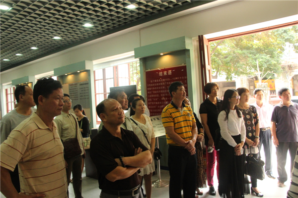 市總工會組織干部職工到地委、特委舊址參觀學(xué)習(xí)