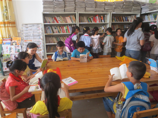 從５月下旬至６月中旬，藤縣金雞鎮(zhèn)婦聯(lián)、文化站等單位在今年&ldquo;六一&rdquo;前后聯(lián)合開展&ldquo;每天半小時，書相伴成長&rdquo;活動，發(fā)動巾幗志愿
